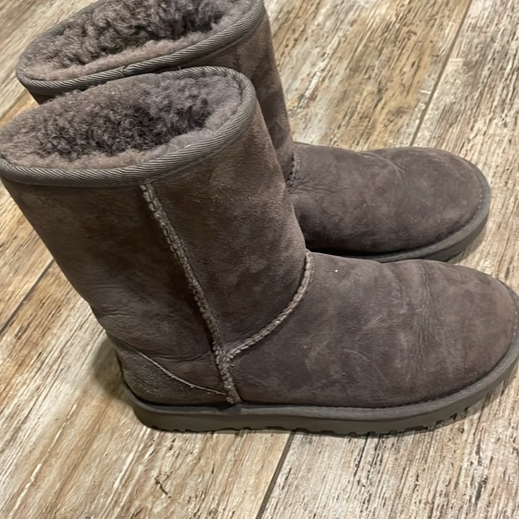 UGG Classic Short II Boots - Picture 3 of 7